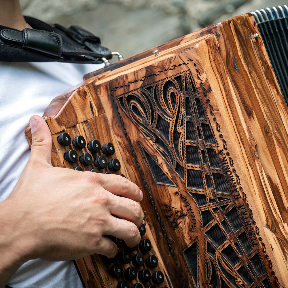 steirische-harmonika-spielen-loop